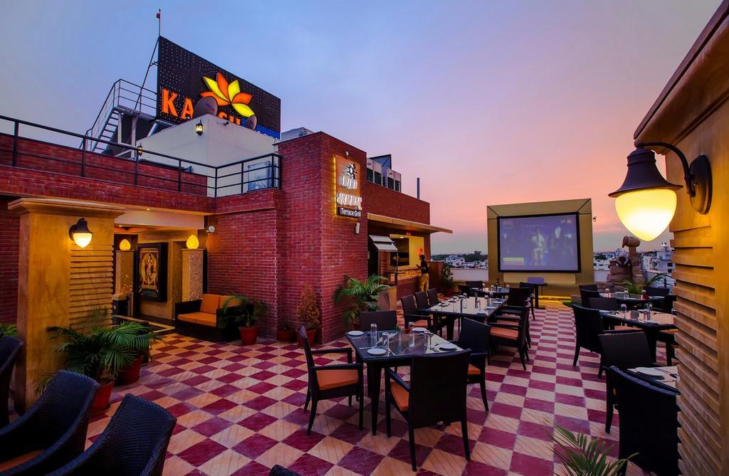 Hotel Kapish Smart-All Pure Veg Джайпур Екстериор снимка