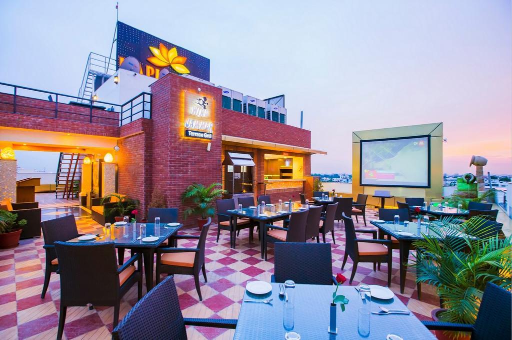 Hotel Kapish Smart-All Pure Veg Джайпур Екстериор снимка