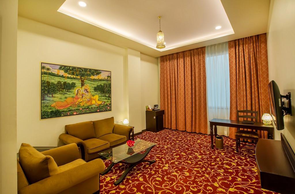 Hotel Kapish Smart-All Pure Veg Джайпур Екстериор снимка
