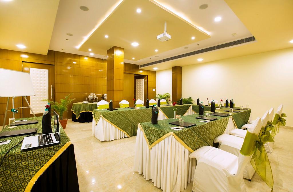 Hotel Kapish Smart-All Pure Veg Джайпур Екстериор снимка