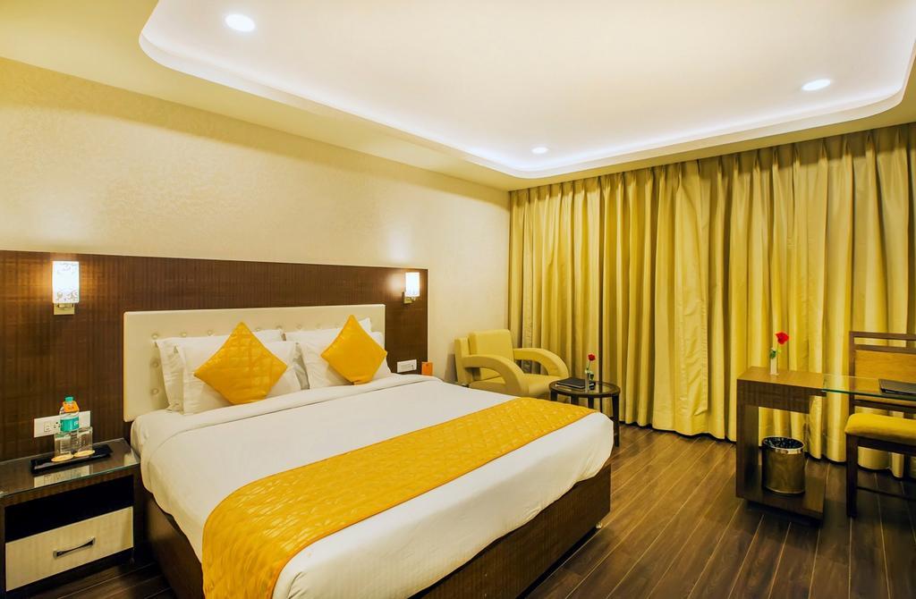 Hotel Kapish Smart-All Pure Veg Джайпур Екстериор снимка