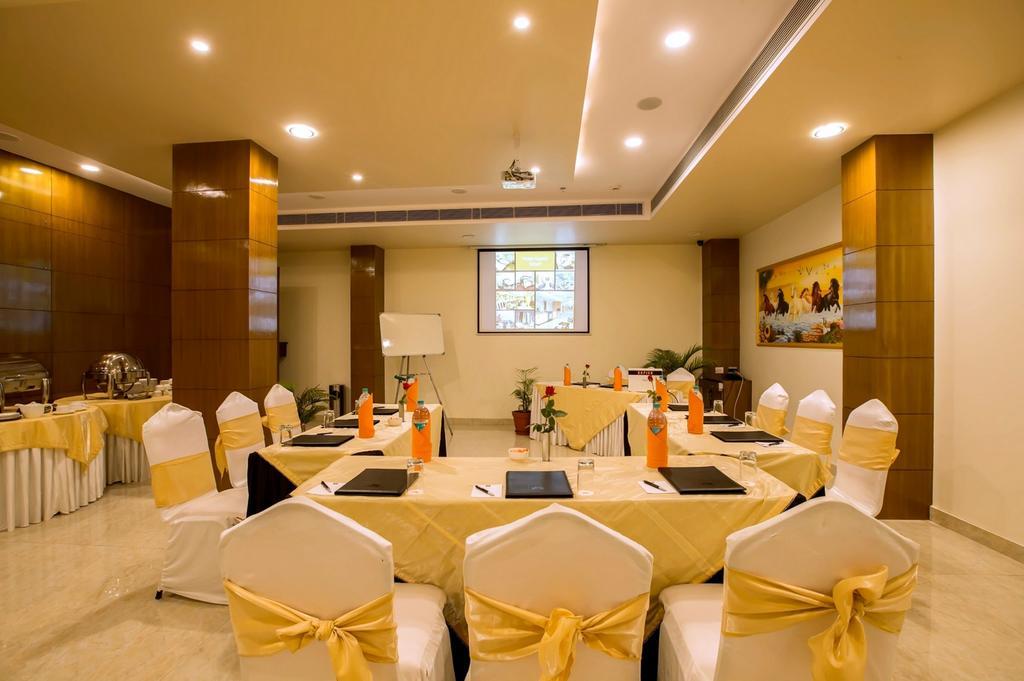 Hotel Kapish Smart-All Pure Veg Джайпур Екстериор снимка